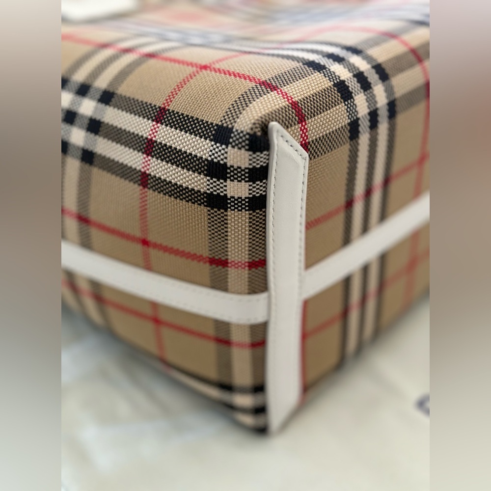 NEW AUTHENTIC BURBERRY SMALL LONDON TOTE - Picture 16 of 16